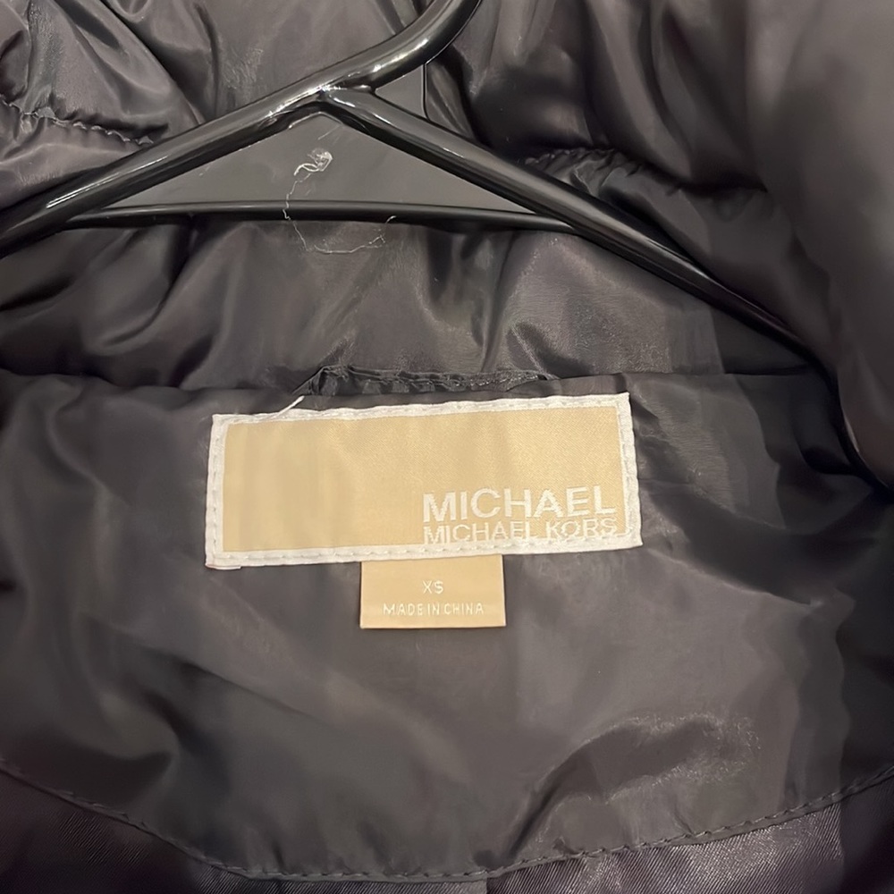 *BRAND NEW* Micheal Kors charcoal grey winter coat with fur hood. - Picture 2 of 11